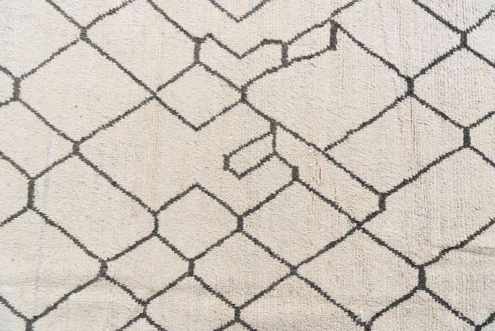 5' 10 x 9' Hand Knotted Moroccan Wool Rug