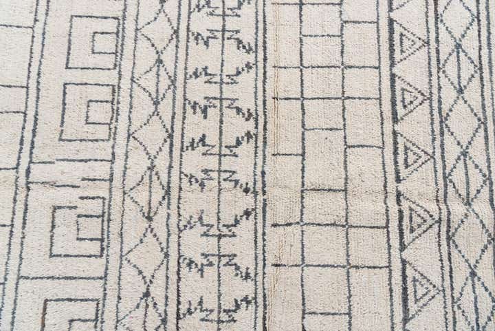 5' 2 x 7' 8 Hand Knotted Moroccan Wool Rug
