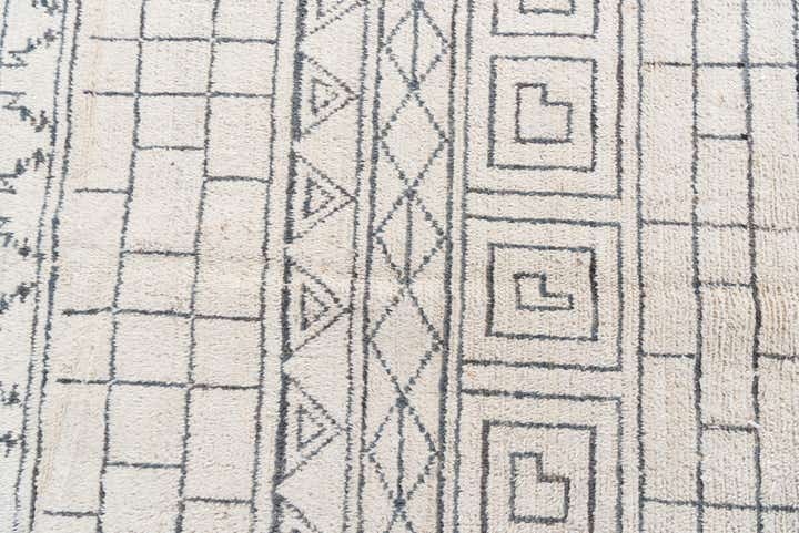 5' 2 x 7' 8 Hand Knotted Moroccan Wool Rug