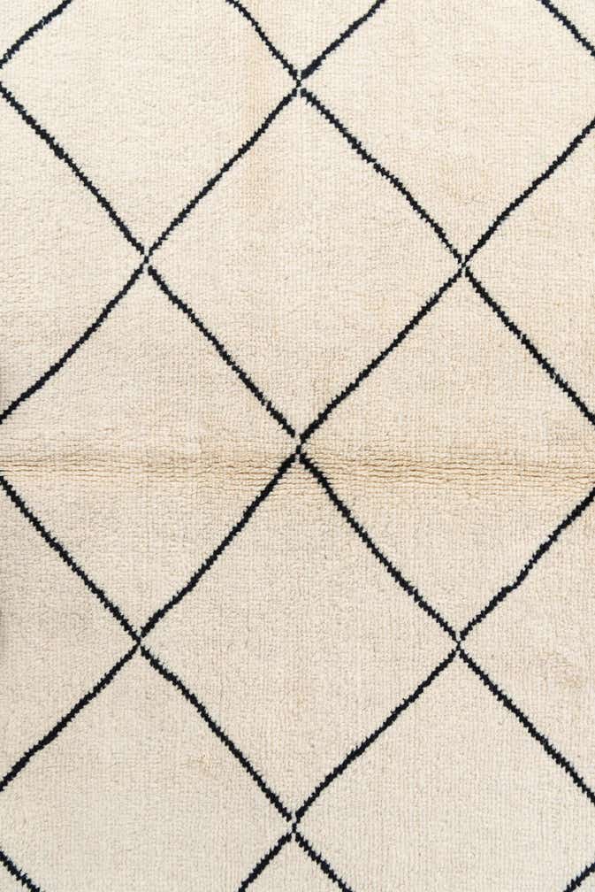 5' 8 x 8' Hand Knotted Moroccan Wool Rug