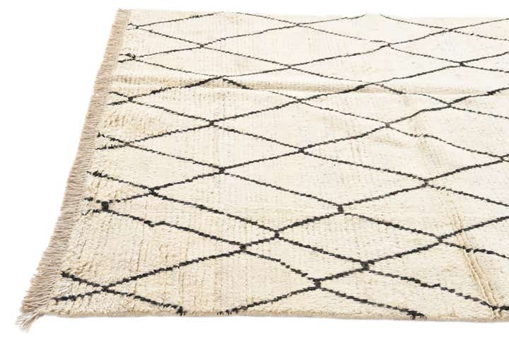 6' x 9' 7 Hand Knotted Moroccan Wool Rug