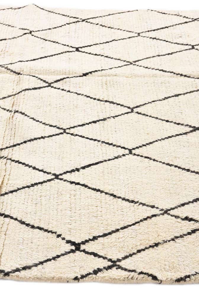 6' x 9' 7 Hand Knotted Moroccan Wool Rug