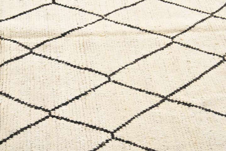6' x 9' 7 Hand Knotted Moroccan Wool Rug