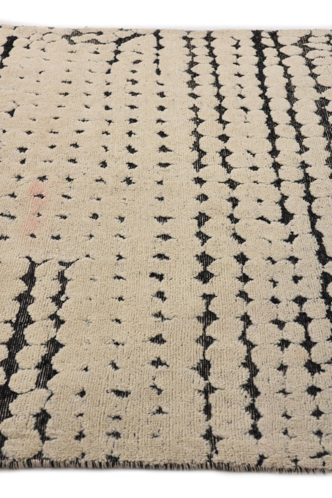 5' 6 x 8' 5 Hand Knotted Moroccan Wool Rug