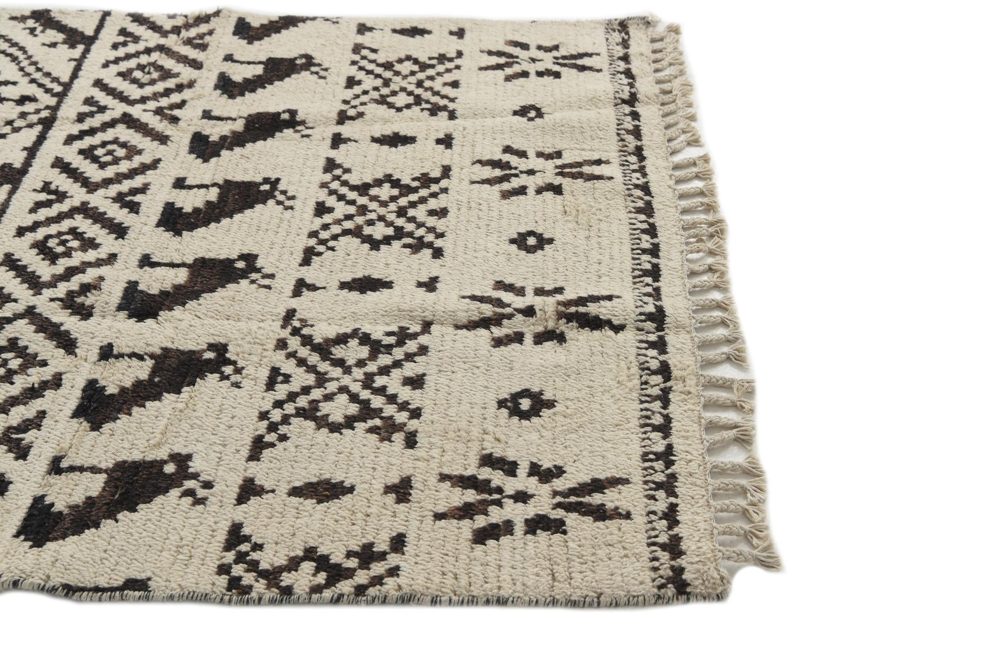 4' 5 x 6' 8 Hand Knotted Moroccan Wool Rug