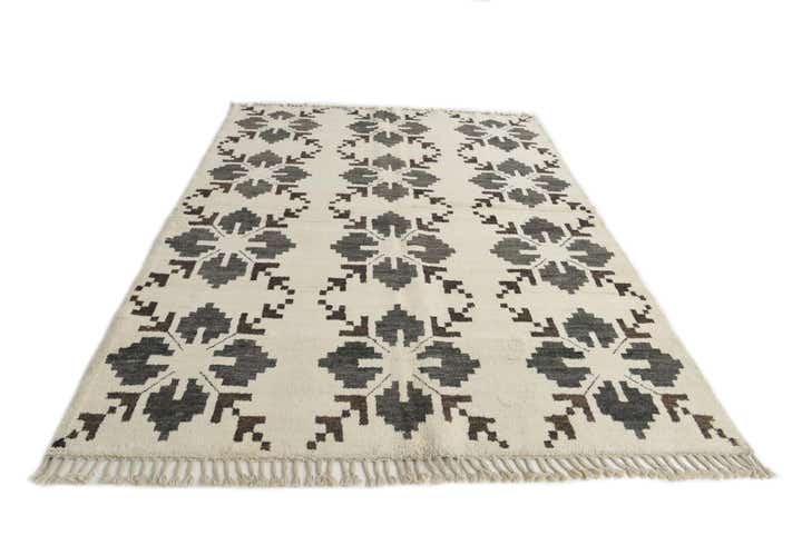 5' 9 x 8' Hand Knotted Moroccan Wool Rug