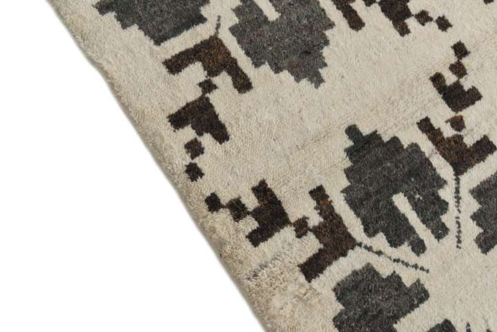 5' 9 x 8' Hand Knotted Moroccan Wool Rug