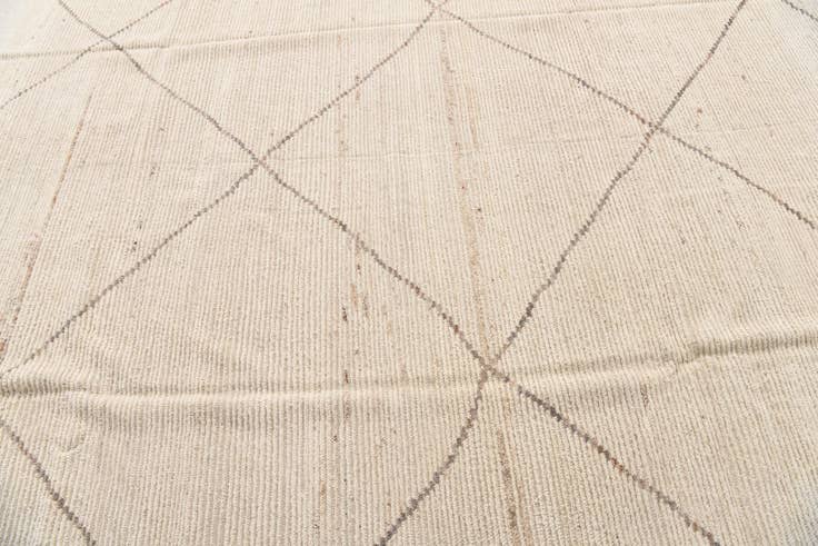 Detail image of 245cm x 305cm Hand Knotted Moroccan Wool Rug