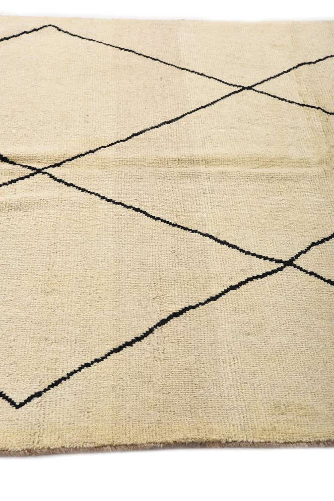 5' 9 x 8' 4 Hand Knotted Moroccan Wool Rug