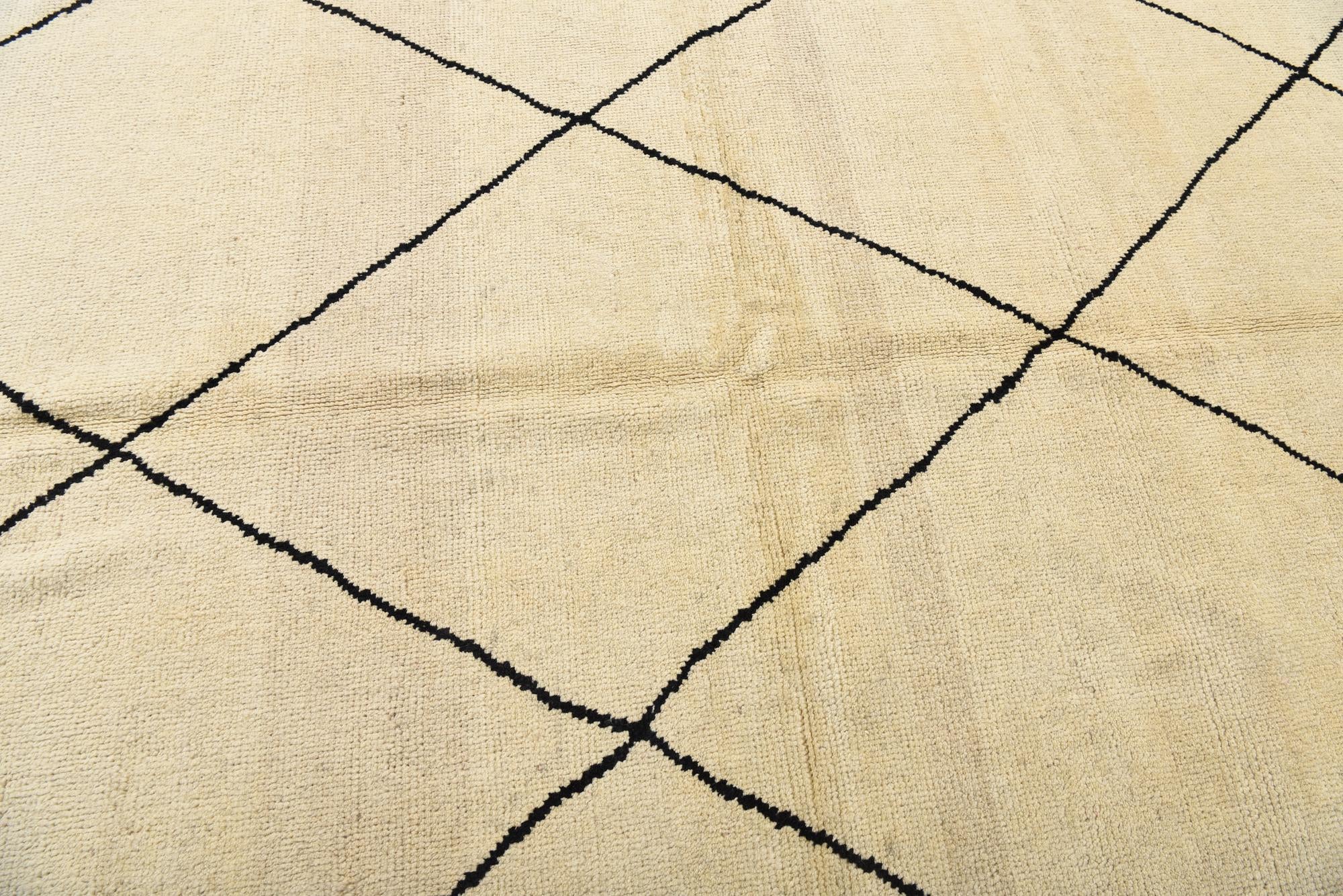 5' 9 x 8' 4 Hand Knotted Moroccan Wool Rug