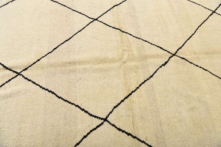 5' 9 x 8' 4 Hand Knotted Moroccan Wool Rug