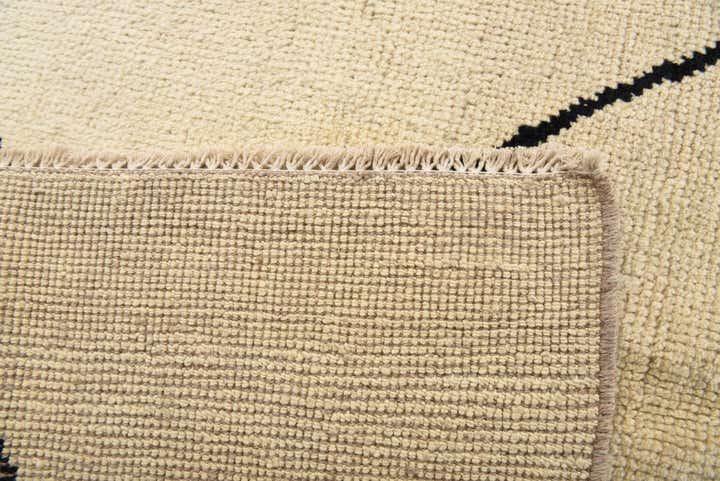 5' 9 x 8' 4 Hand Knotted Moroccan Wool Rug
