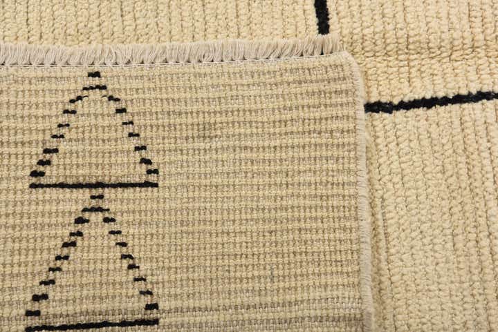 5' 7 x 7' 6 Hand Knotted Moroccan Wool Rug