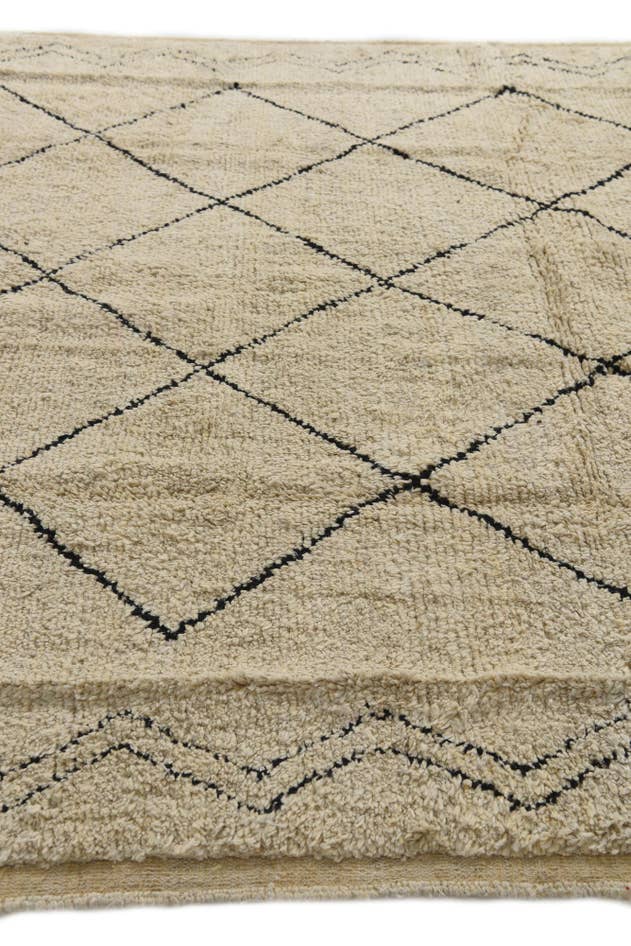 Detail image of 8' x 10' 2 Hand Knotted Moroccan Wool Rug