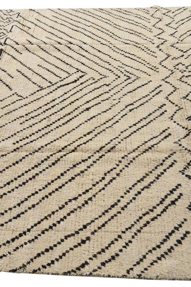 Detail image of 8' x 11' 2 Hand Knotted Moroccan Wool Rug