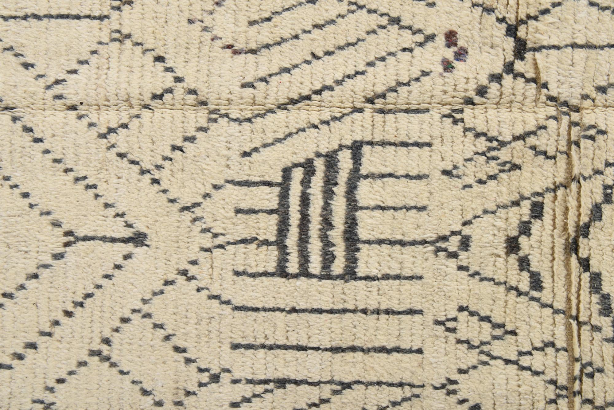 6' x 10' Hand Knotted Moroccan Wool Rug