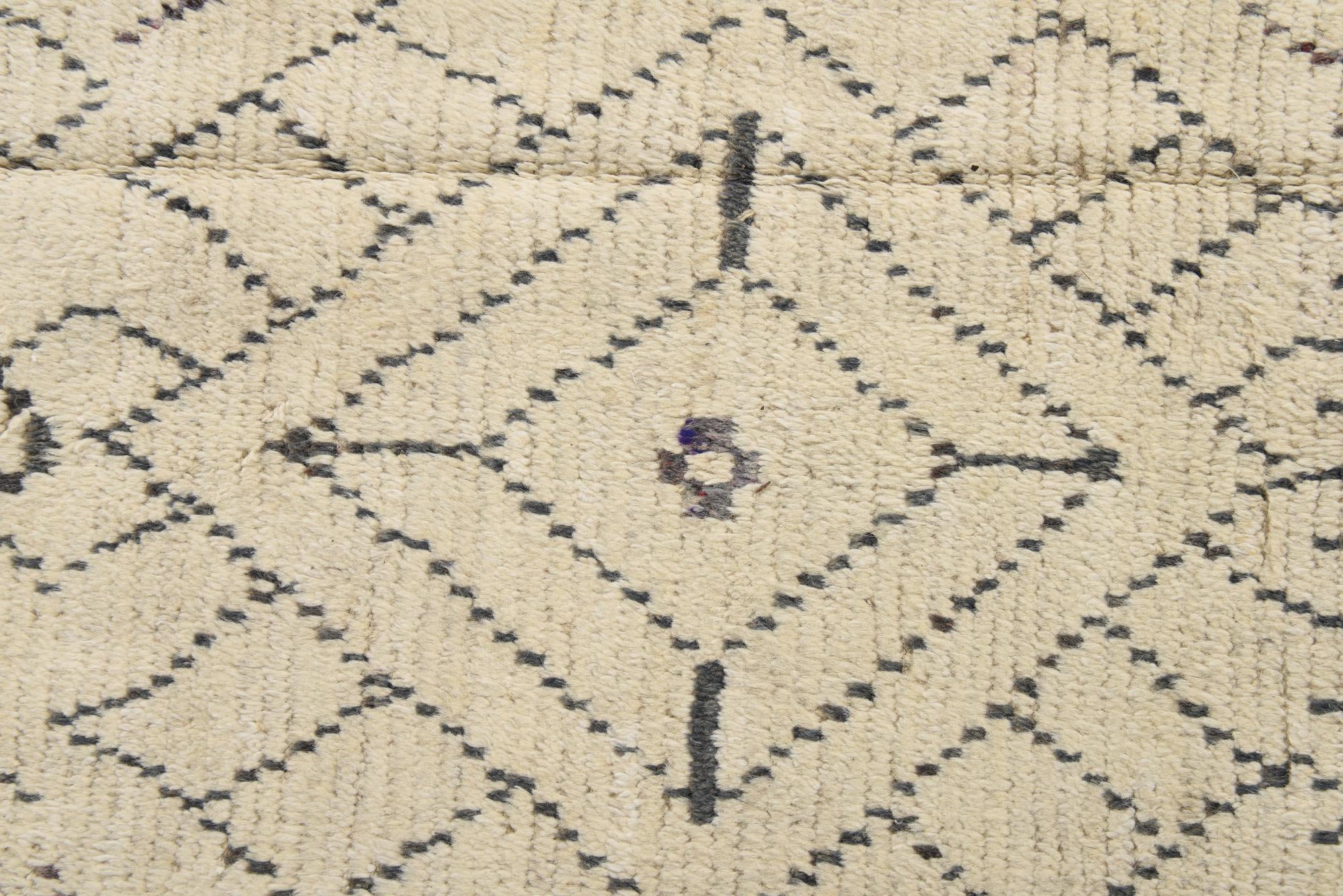 6' x 10' Hand Knotted Moroccan Wool Rug