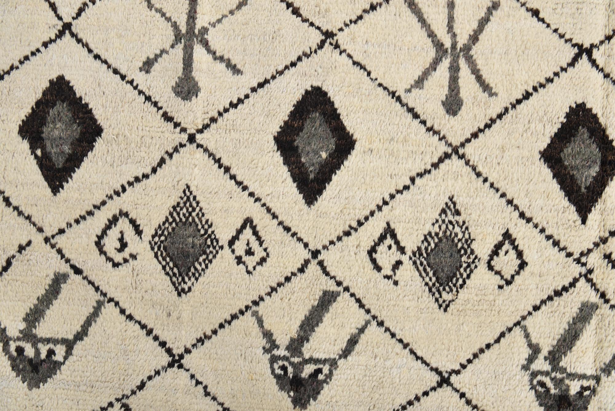 8' 1 x 9' 11 Hand Knotted Moroccan Wool Rug
