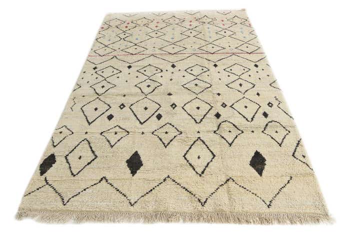 5' 7 x 8' 6 Hand Knotted Moroccan Wool Rug