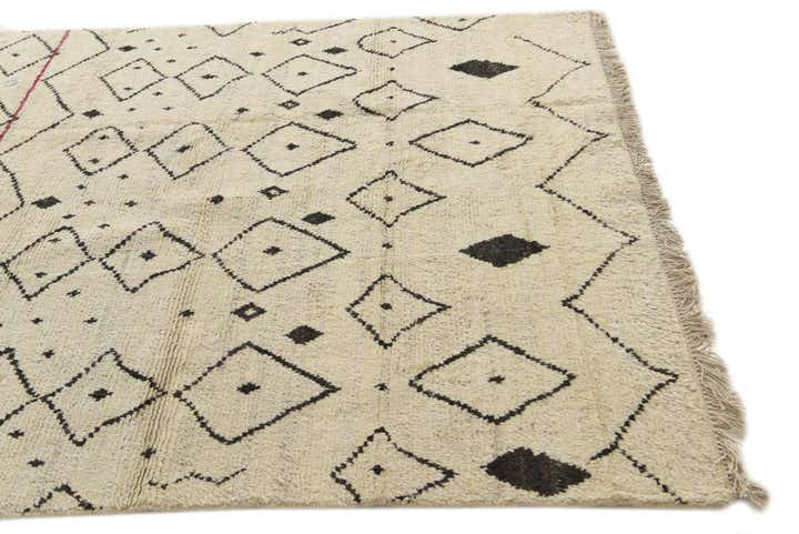 5' 7 x 8' 6 Hand Knotted Moroccan Wool Rug