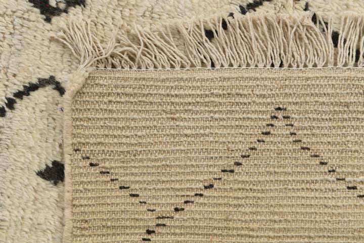 5' 7 x 8' 6 Hand Knotted Moroccan Wool Rug