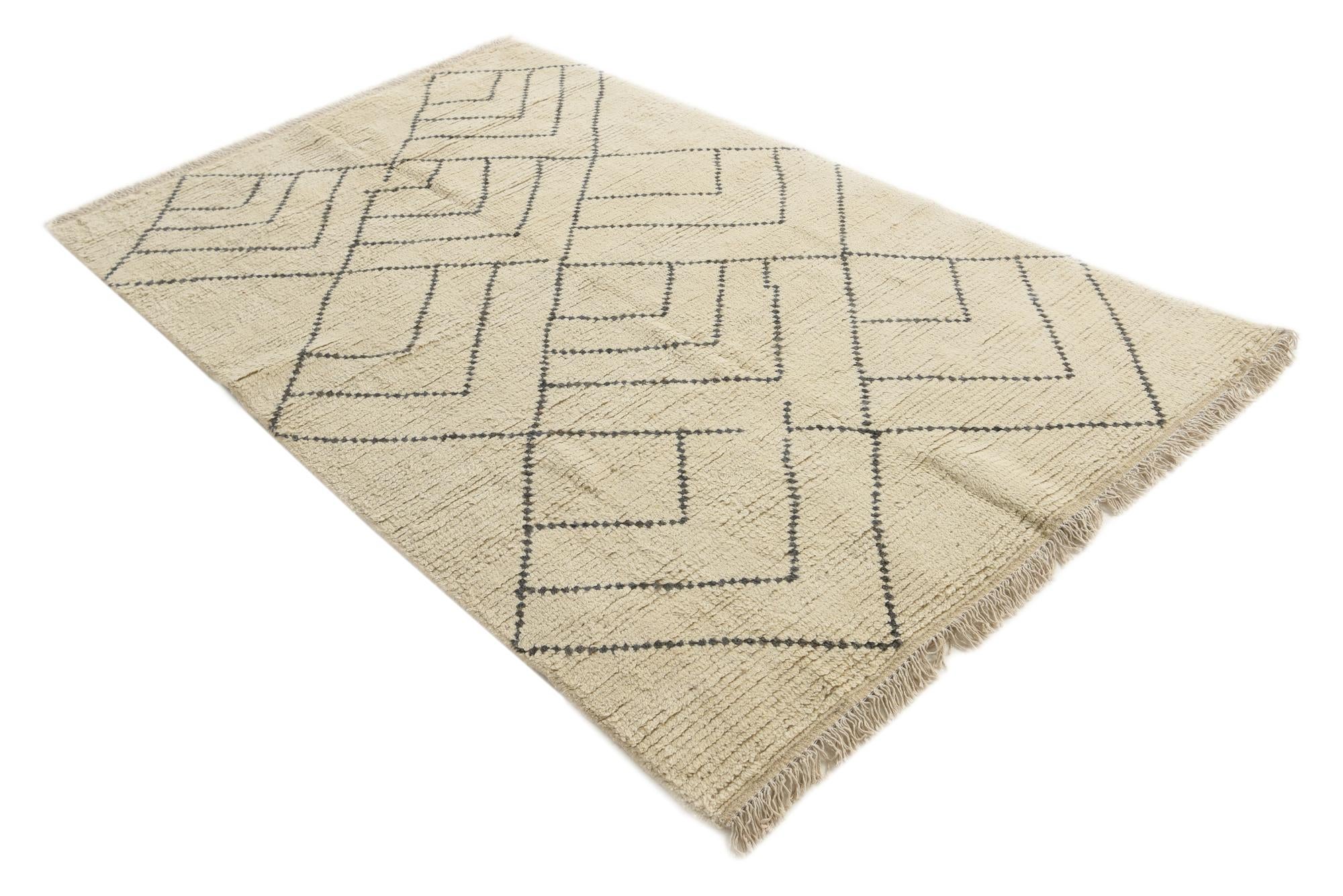 5' x 8' 1 Hand Knotted Moroccan Wool Rug