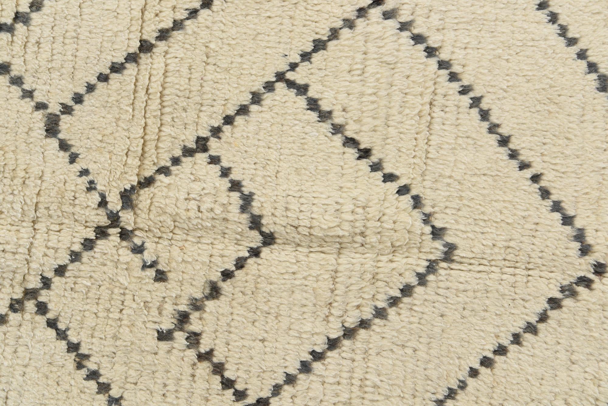 5' x 8' 1 Hand Knotted Moroccan Wool Rug