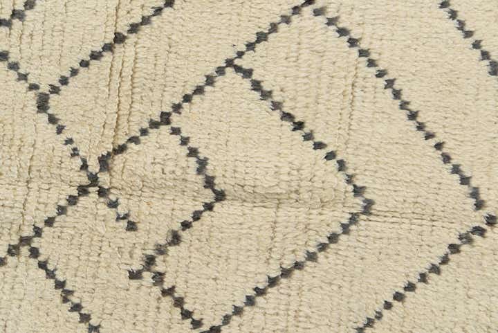 5' x 8' 1 Hand Knotted Moroccan Wool Rug