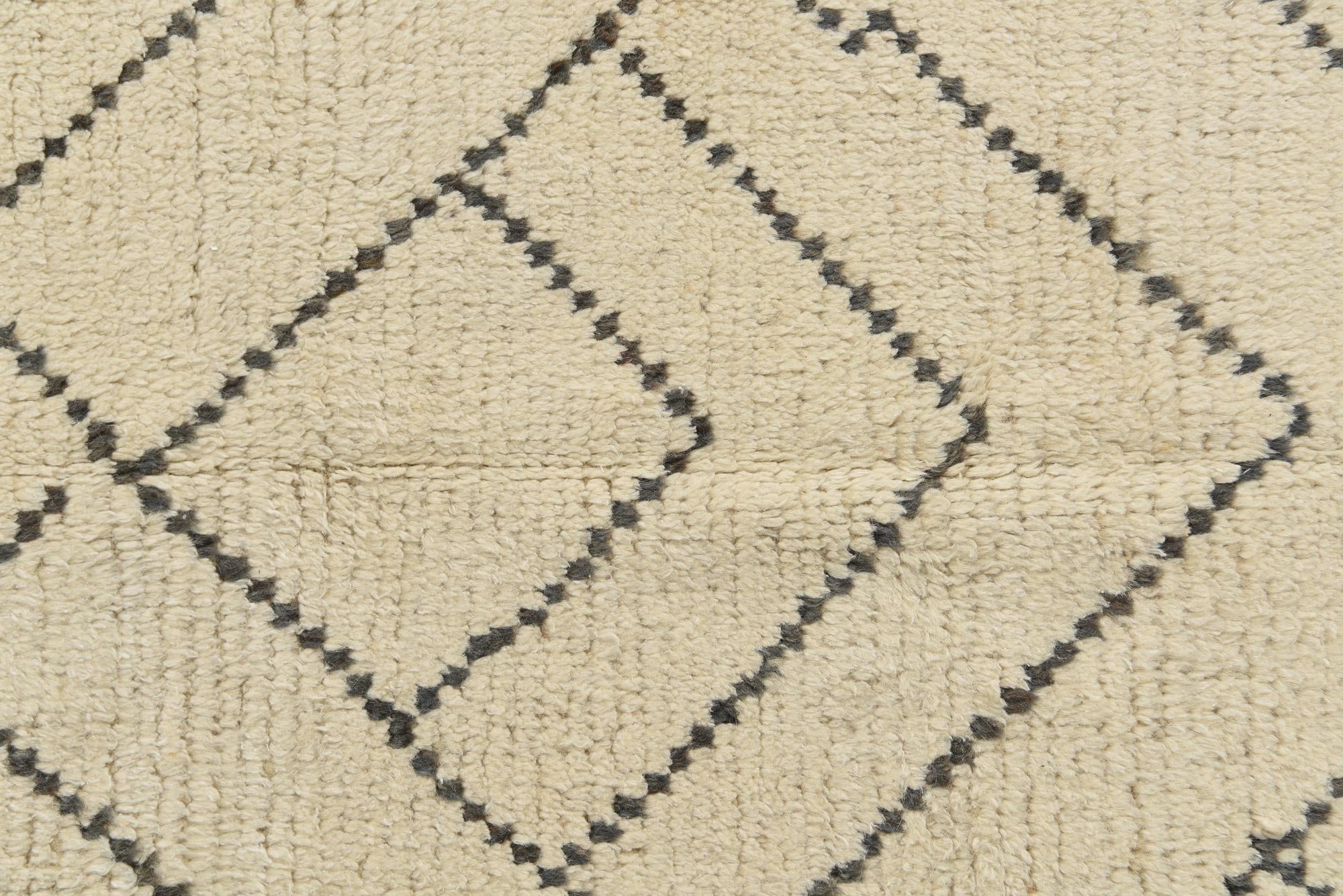 5' x 8' 1 Hand Knotted Moroccan Wool Rug