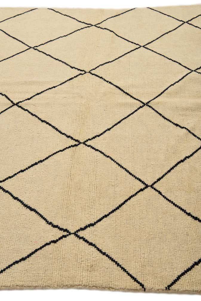 5' 5 x 8' 2 Hand Knotted Moroccan Wool Rug