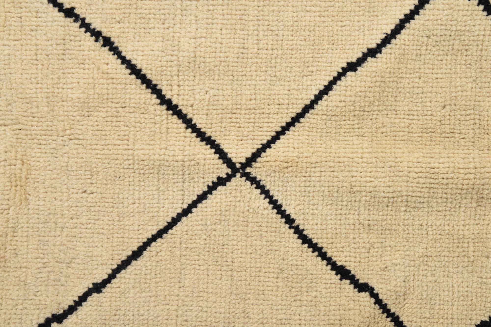 5' 5 x 8' 2 Hand Knotted Moroccan Wool Rug