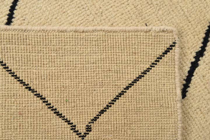 5' 5 x 8' 2 Hand Knotted Moroccan Wool Rug