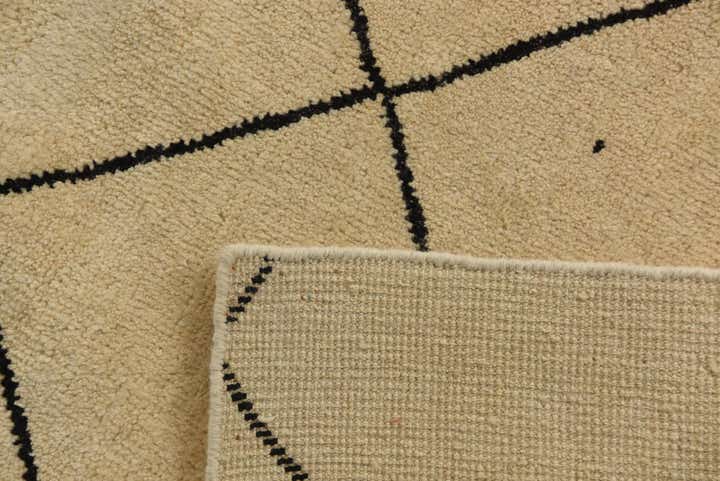 5' 6 x 8' Hand Knotted Moroccan Wool Rug