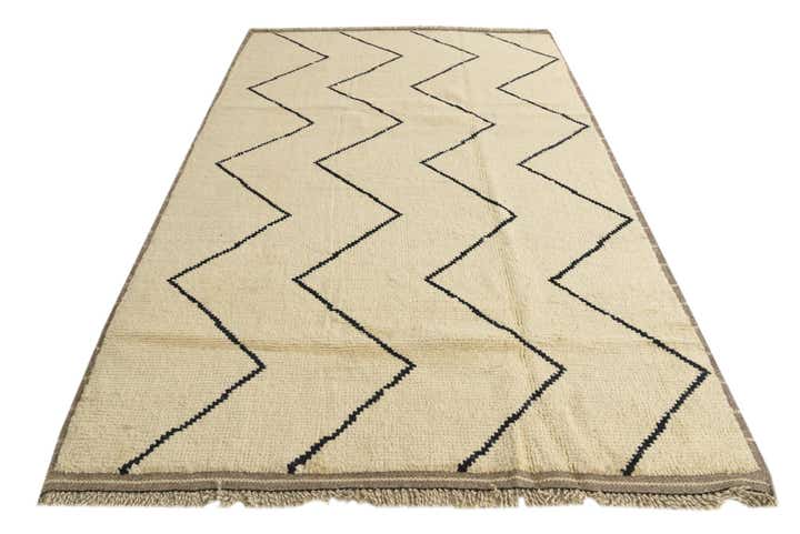 5' 5 x 8' 5 Hand Knotted Moroccan Wool Rug