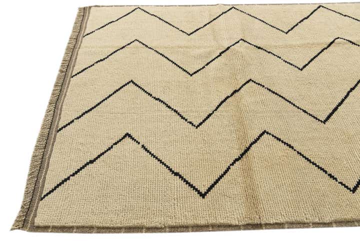 5' 5 x 8' 5 Hand Knotted Moroccan Wool Rug