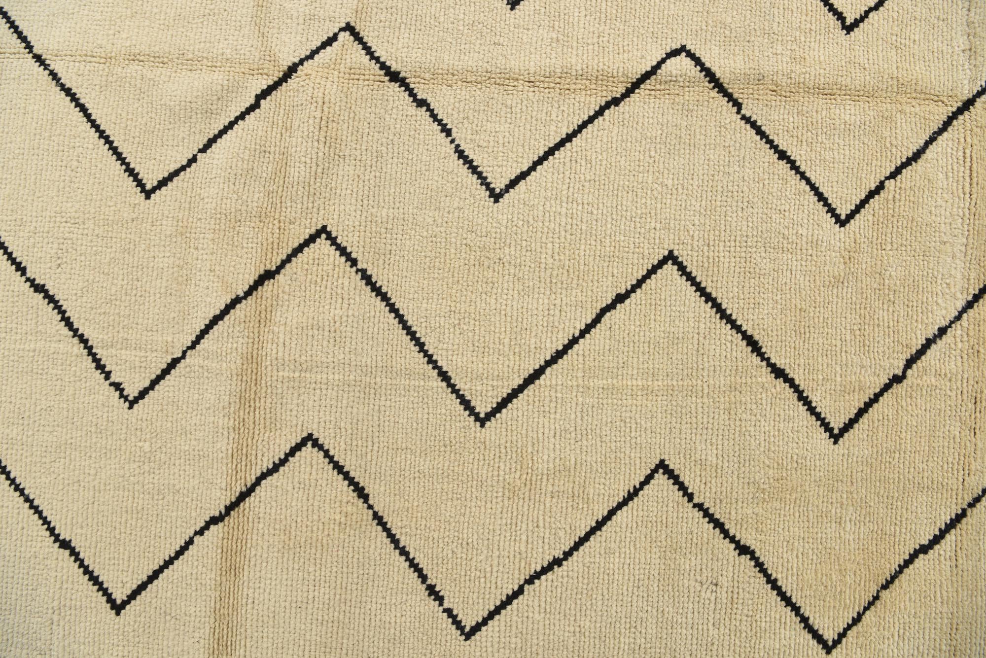 5' 5 x 8' 5 Hand Knotted Moroccan Wool Rug