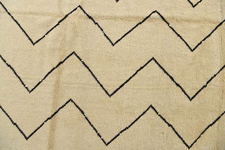 5' 5 x 8' 5 Hand Knotted Moroccan Wool Rug