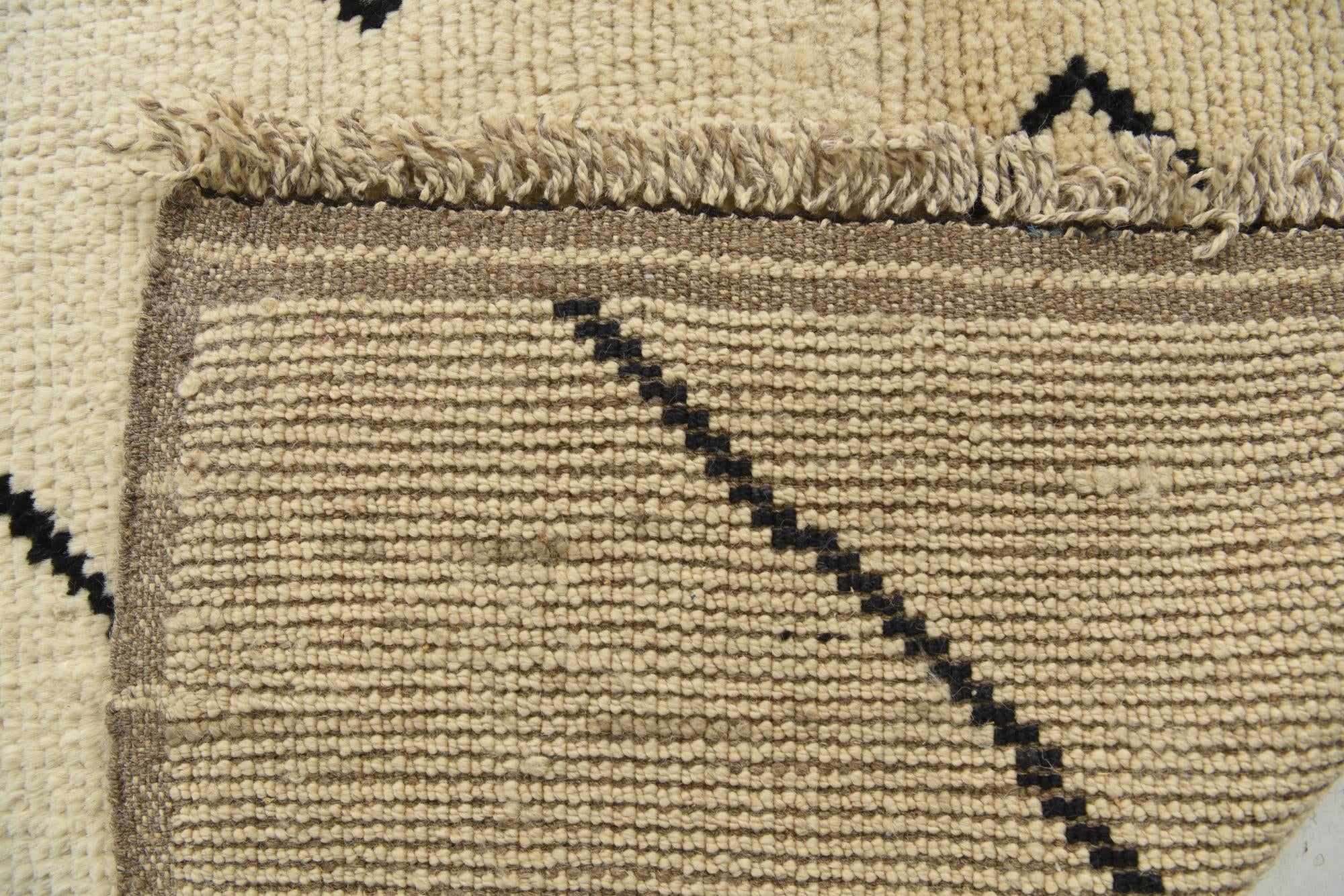 5' 5 x 8' 5 Hand Knotted Moroccan Wool Rug