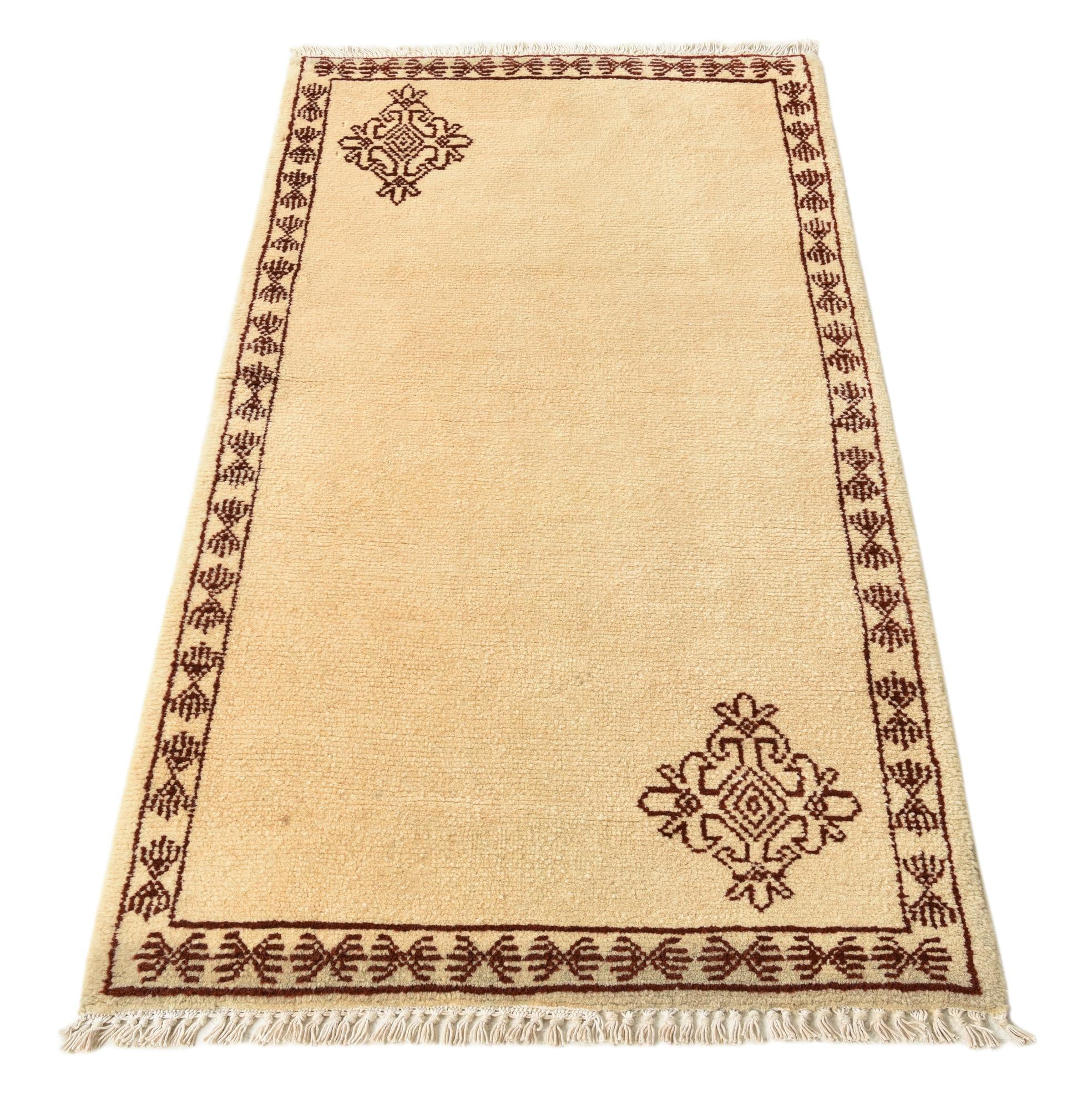 2' 8 x 5' 1 Hand Knotted Moroccan Wool Rug