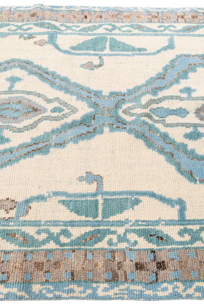 5' 5 x 9' Hand Knotted Moroccan Wool Rug