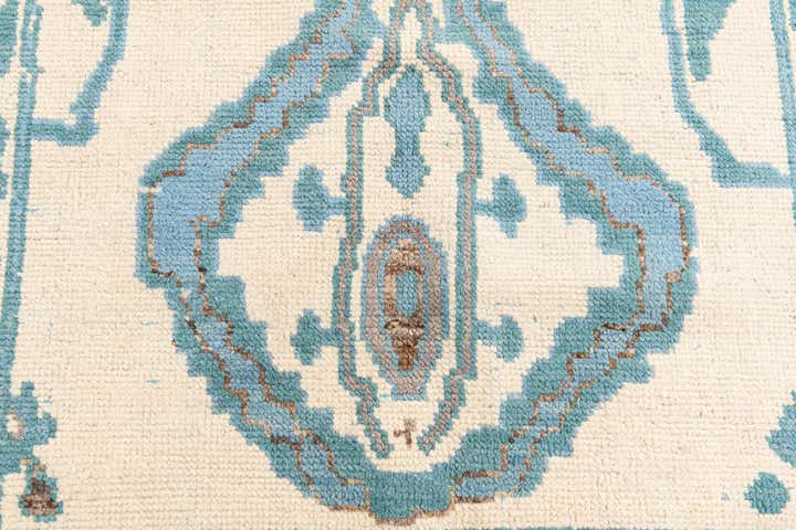 5' 5 x 9' Hand Knotted Moroccan Wool Rug