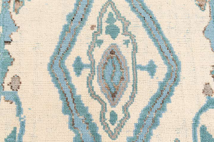5' 5 x 9' Hand Knotted Moroccan Wool Rug