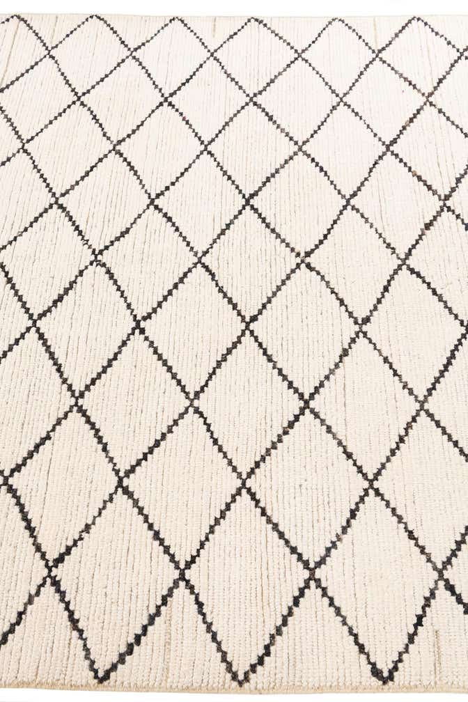 5' 10 x 8' 10 Hand Knotted Moroccan Wool Rug