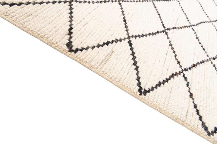 5' 10 x 8' 10 Hand Knotted Moroccan Wool Rug