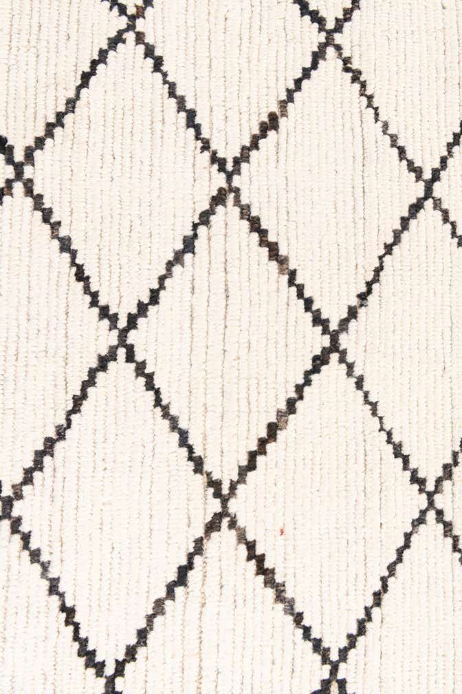 5' 10 x 8' 10 Hand Knotted Moroccan Wool Rug