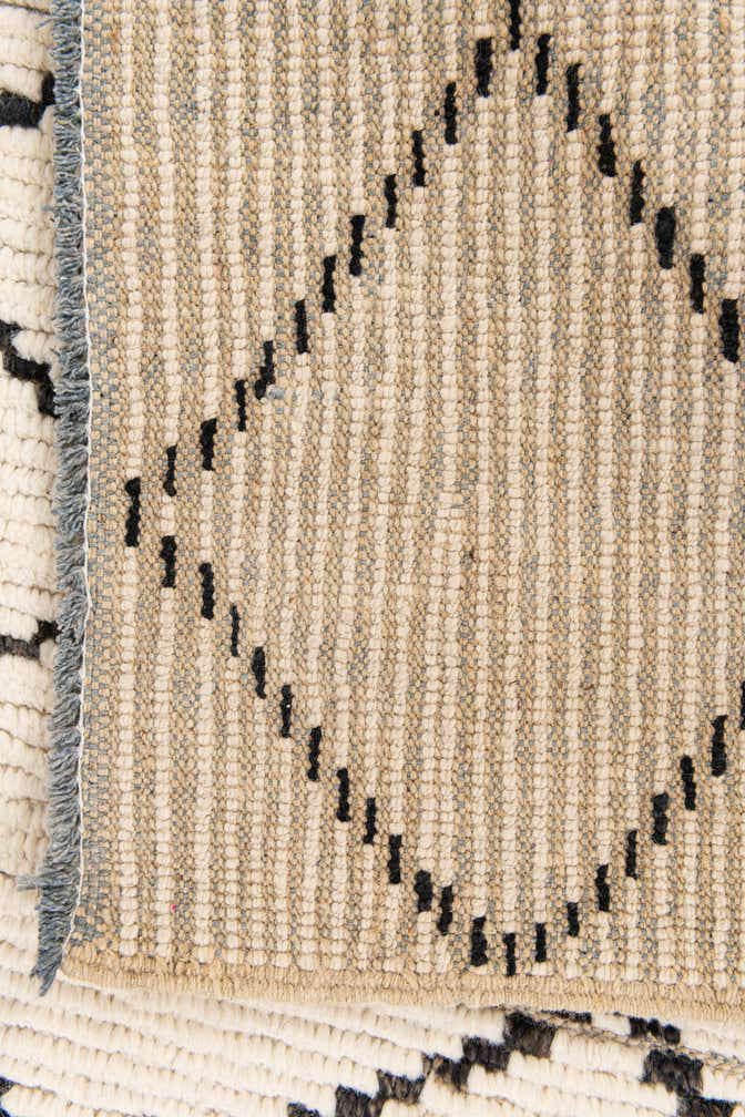 5' 10 x 8' 10 Hand Knotted Moroccan Wool Rug