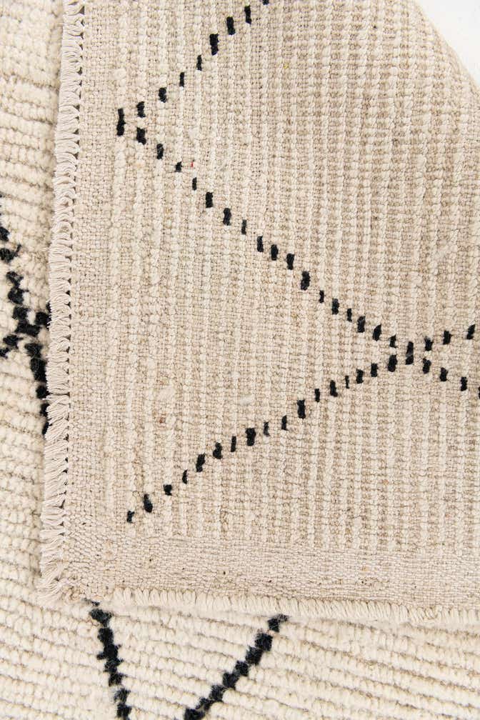 5' 4 x 7' 10 Hand Knotted Moroccan Wool Rug