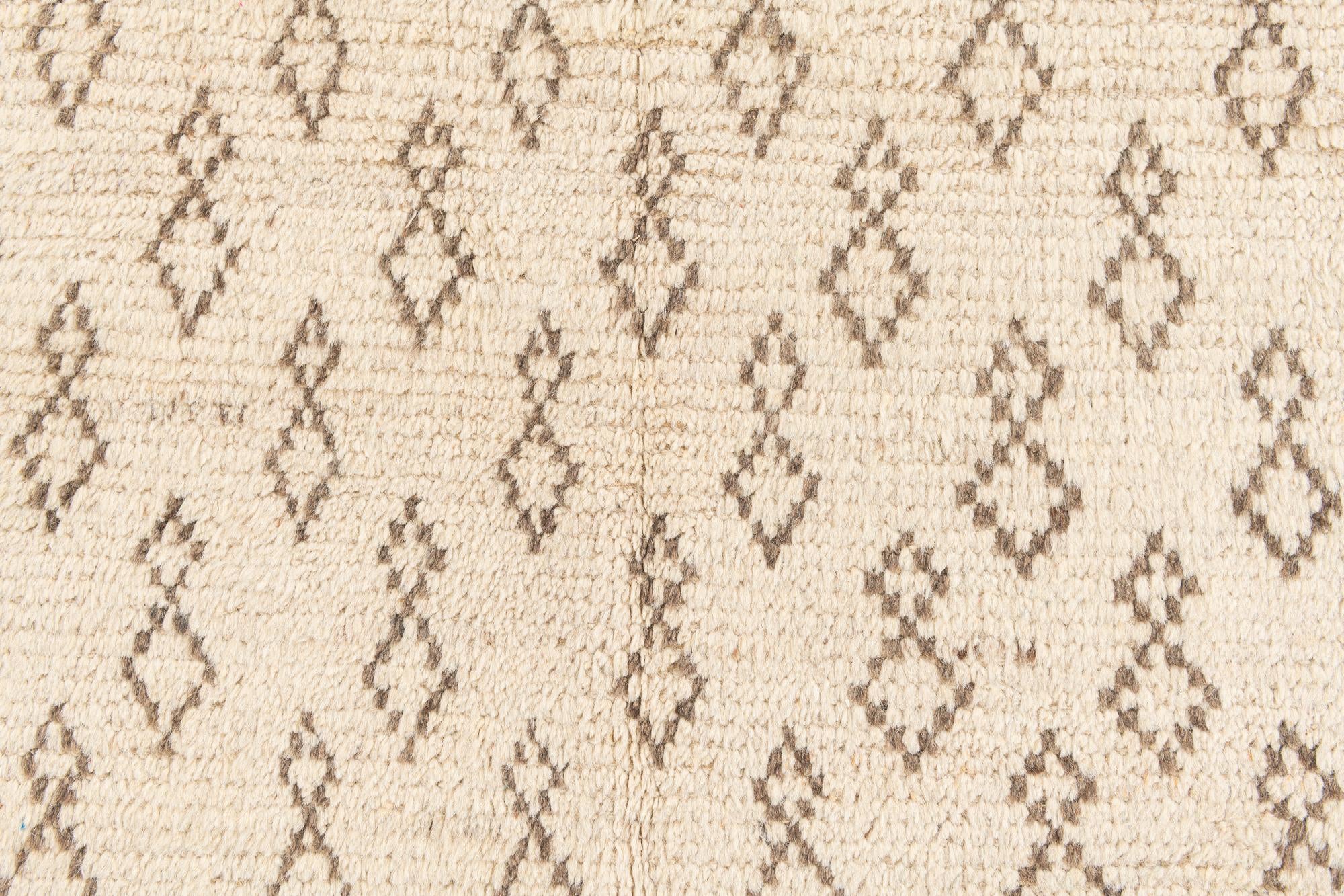 5' x 7' 8 Hand Knotted Moroccan Wool Rug
