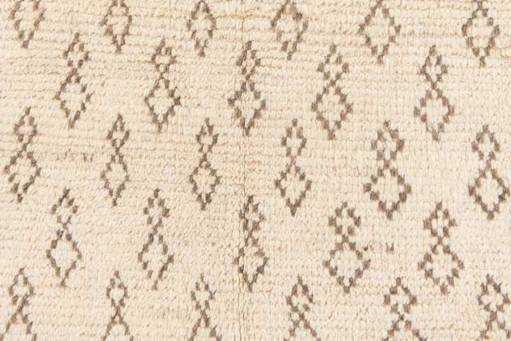 5' x 7' 8 Hand Knotted Moroccan Wool Rug