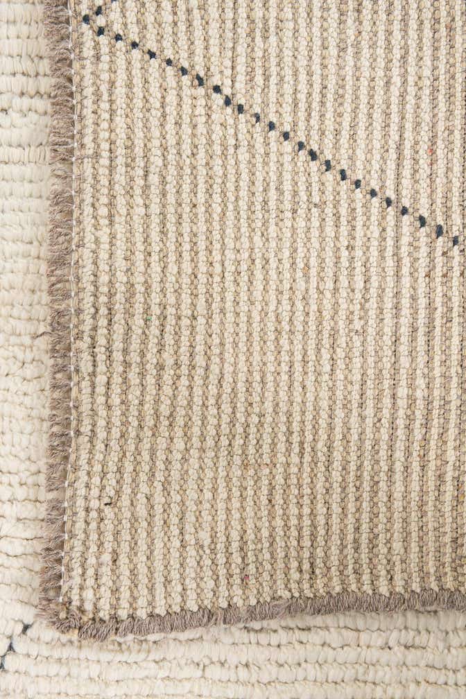 6' 10 x 8' 8 Hand Knotted Moroccan Wool Rug